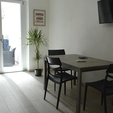 아파트 Casa Cinzia Con Giardino